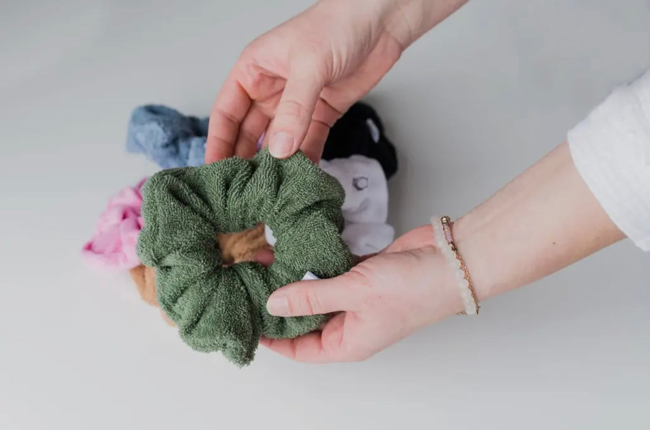 All-Day-Hold: Towel Scrunchies